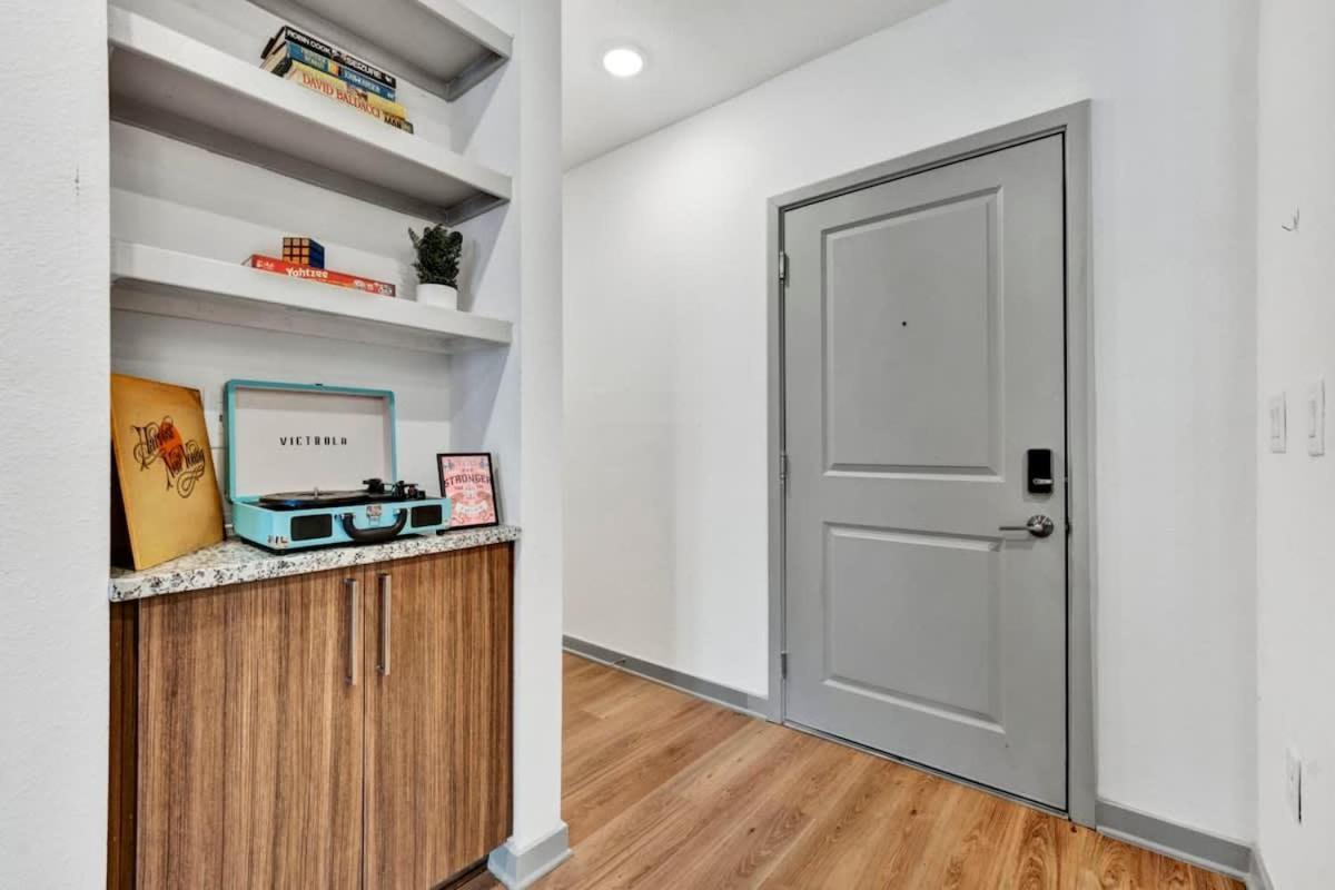 Apartment Near Cu And Minutes To Dt Gym Pool Hammock